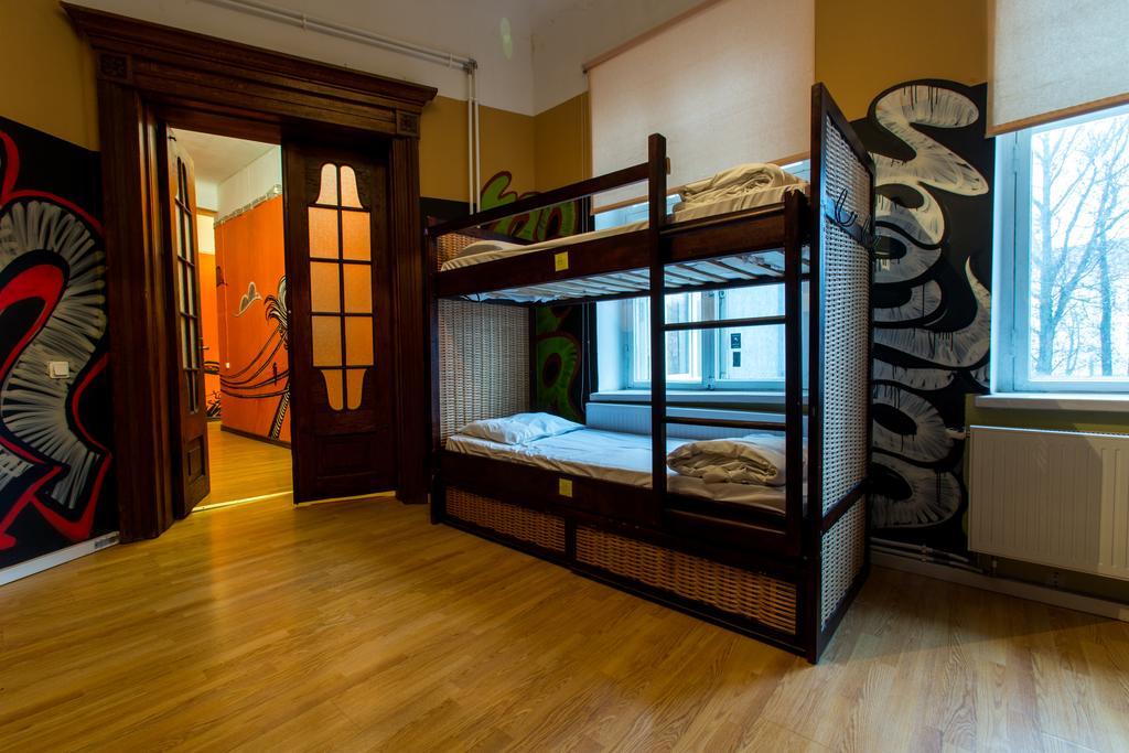 The Monk'S Bunk Vandrarhem Tallinn Rum bild